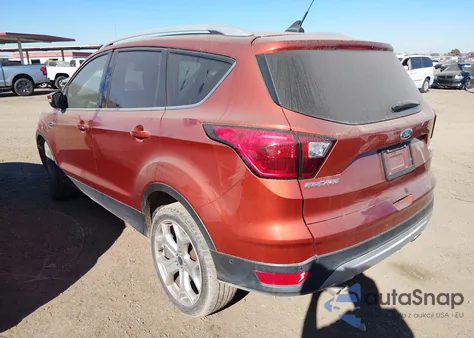2019 Ford Escape Titanium из США, поврежденный, VIN 1FMCU9J90KUA81186